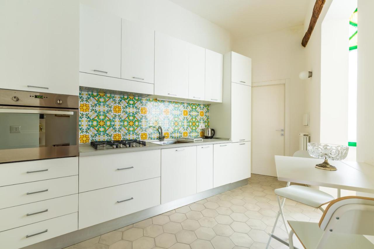 Nova Stylish House In Center By Napoliapartments Buitenkant foto